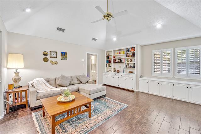 Building Photo - 5403 Linden Ct