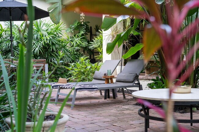 Building Photo - Charming 3-Bed with 2 Baths Oasis in St. C...