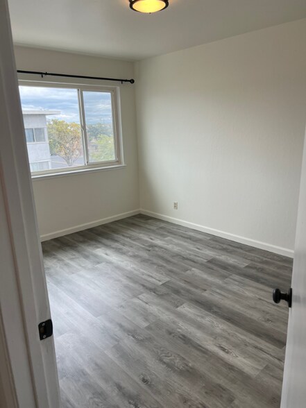 Building Photo - 490 Talbert St