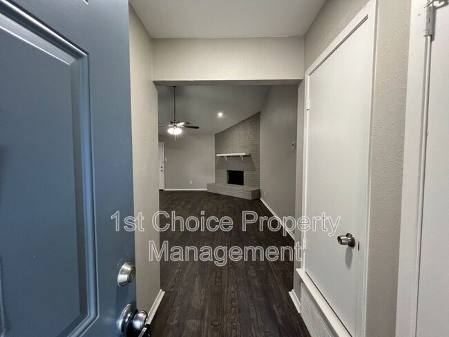 Building Photo - 709 Fair Meadows Dr