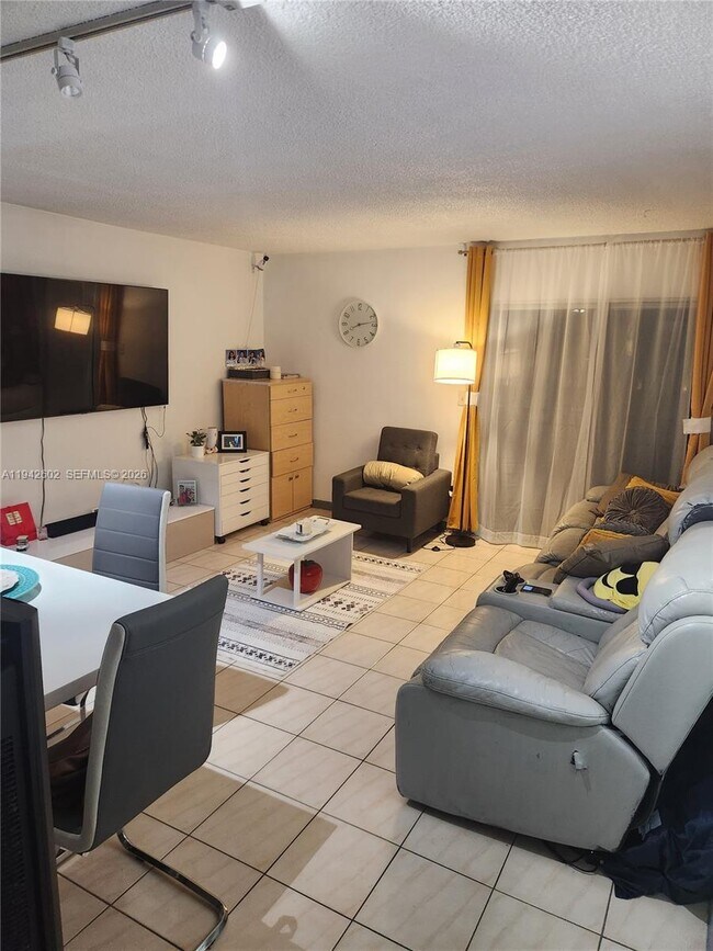 Building Photo - 2498 SW 17th Ave