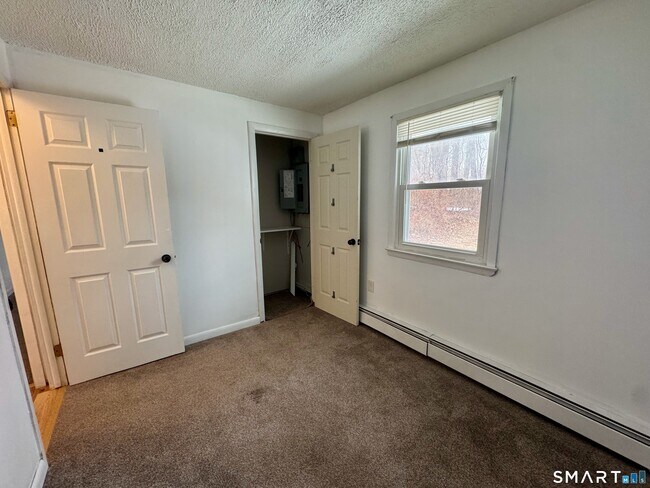 Building Photo - 12 Nutmeg Dr