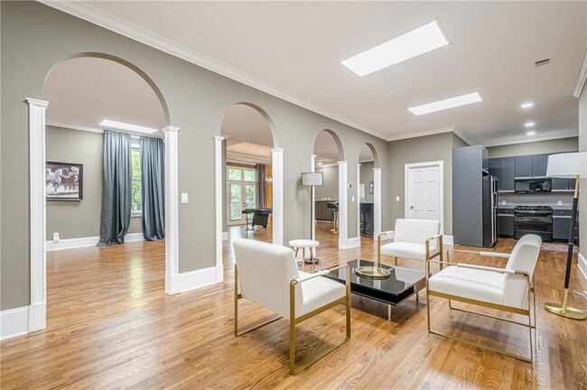 Building Photo - 700 S Brighton Ct