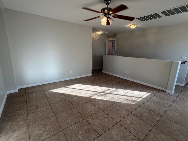 Building Photo - 1776 square foot 3 Bedroom home in El Mirage
