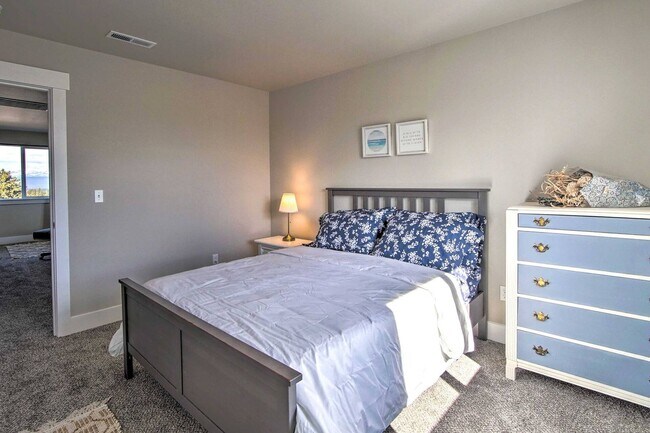 Building Photo - 3 Bedroom 2 Bath House In Cle Elum With Great Amenities and Sweeping Views
