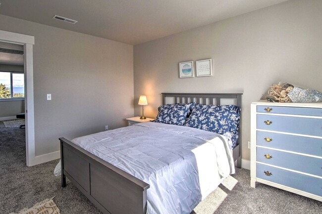 Building Photo - 3 Bedroom 2.5 Bathroom House In Cle Elum With Great Amenities and Sweeping Views