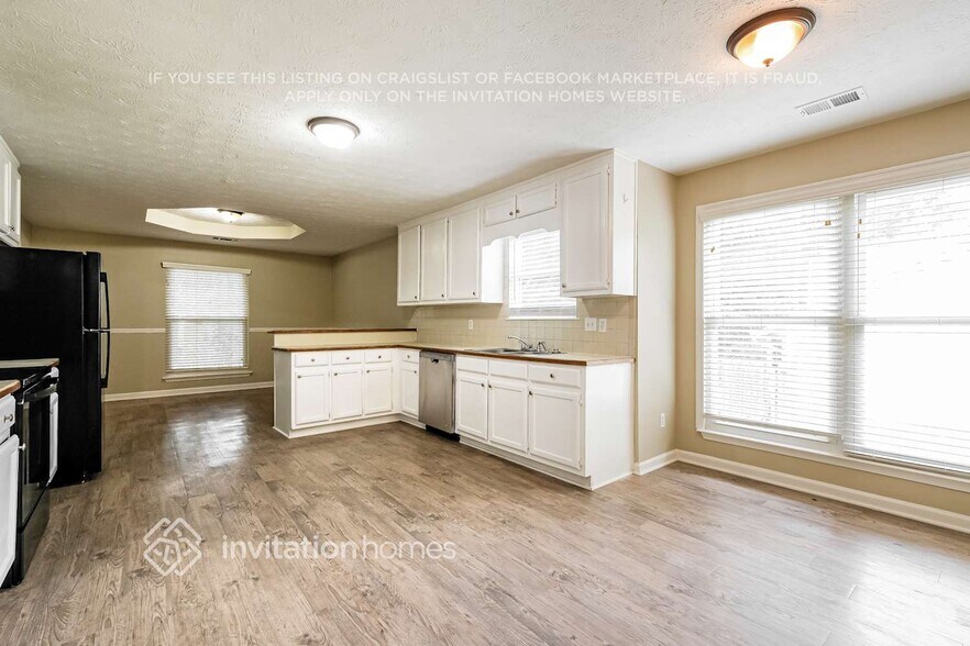Building Photo - 1570 Canberra Dr