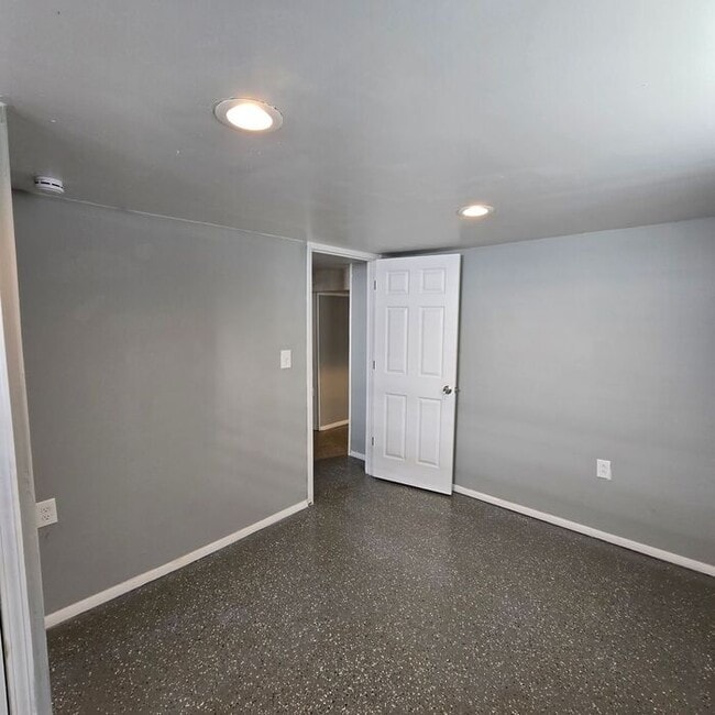 Building Photo - Charming 3-Bedroom Home / Pet-Friendly / A...