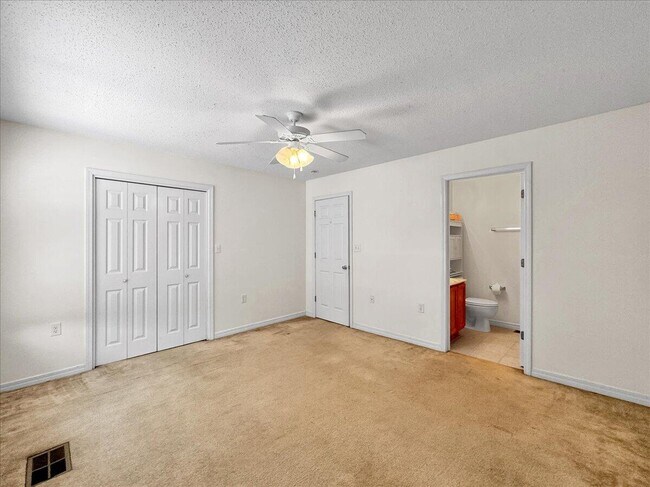 Building Photo - 994 Scenic Oak Ln