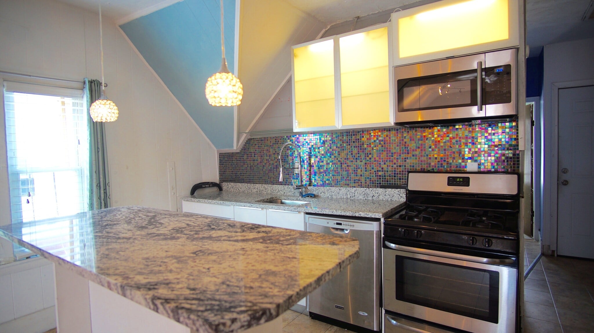 Building Photo - 48 America St