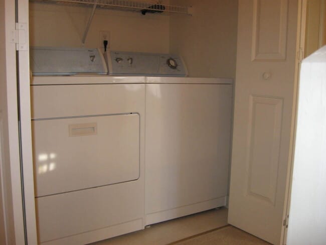 Building Photo - Greensboro NC Townhouse for Rent