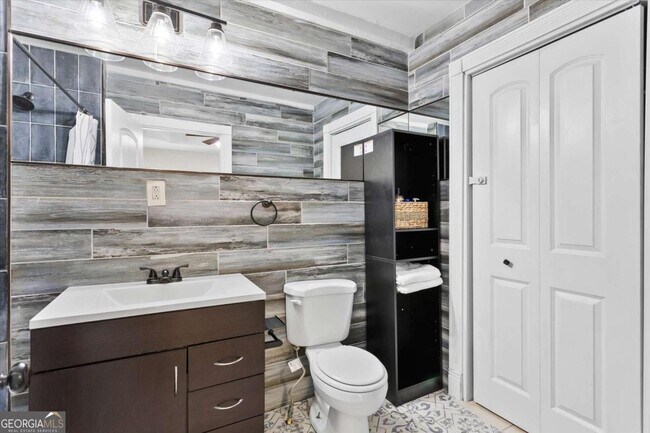 Building Photo - 867 Beecher St SW