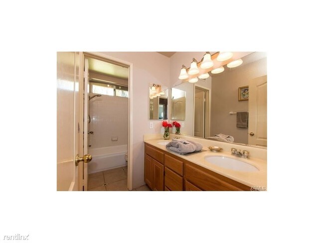 Building Photo - 9878 Via Esperanza