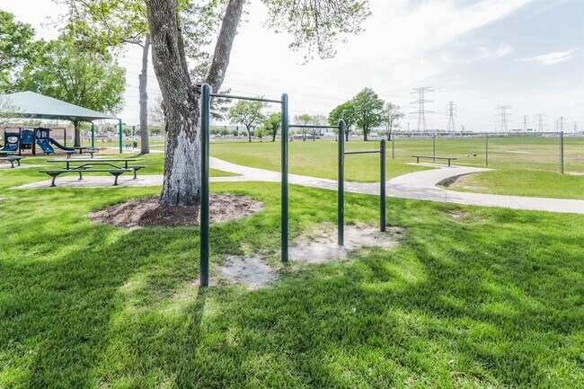 Building Photo - 14118 Sandy Point Ln