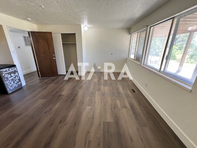 Building Photo - 270 2020 N