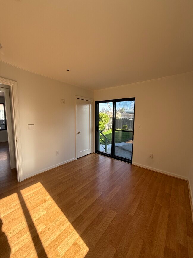 Building Photo - 330 Cuardo Ave