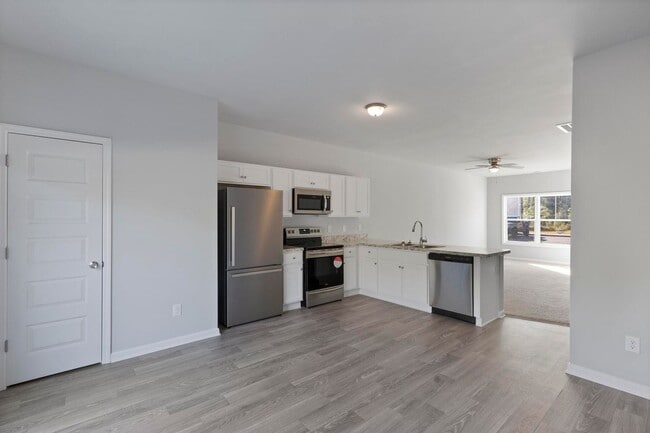 Building Photo - Townhouse For Rent in Holly Ridge