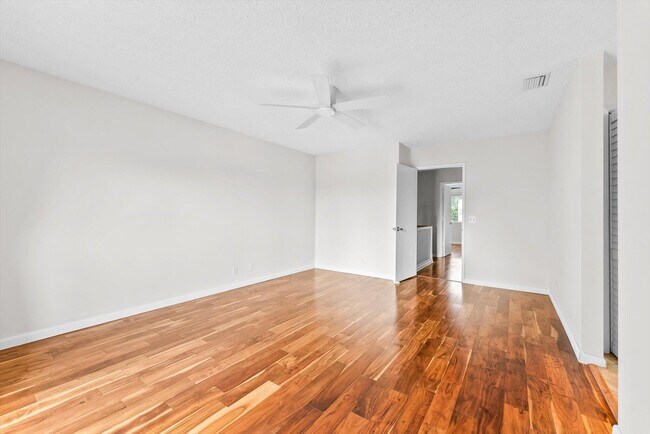 Building Photo - 6214 Riverwalk Ln