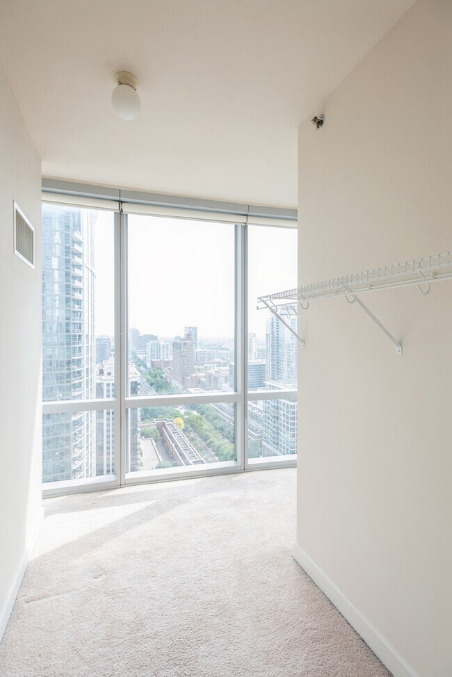 Building Photo - 1211 S Prairie Ave