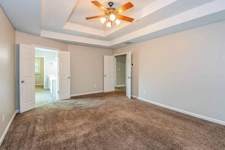 Building Photo - 226 Elmbrook Ln