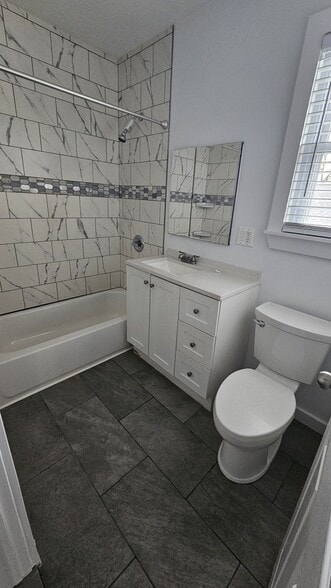 Building Photo - 1753 Rutherford St