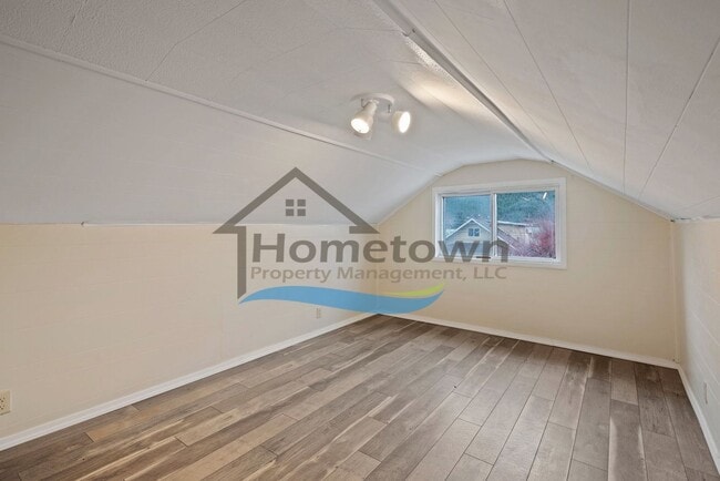 Building Photo - Kellogg Mid-Term Rental: Charming 3 Bed 1 Bath Home with Fenced Yard – Ends June 30!