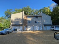 Building Photo - "Charming & Convenient Living: Spacious 2-Bedroom Duplex with 1.5 Baths on Schuetzen Ln, Davenport"