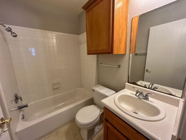 Building Photo - Cozy 3/2 house in Joseph Edward Subdivision
