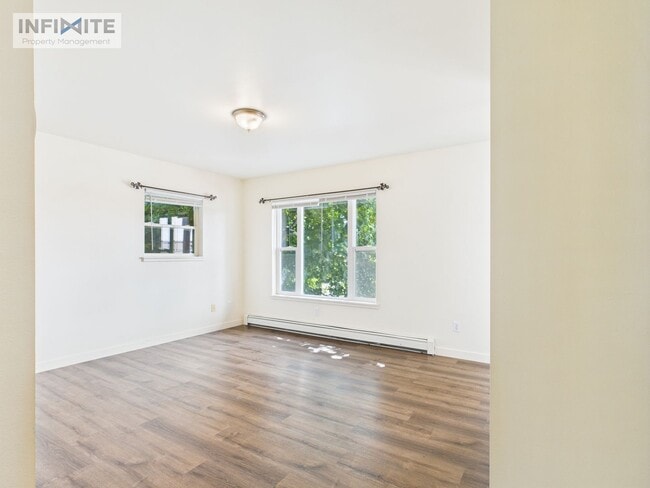 Building Photo - Great Three Bedroom Condo in Belgrade!