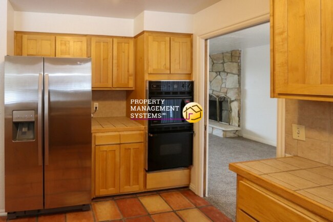 Building Photo - 4 Bedroom Cottonwood Heights Home