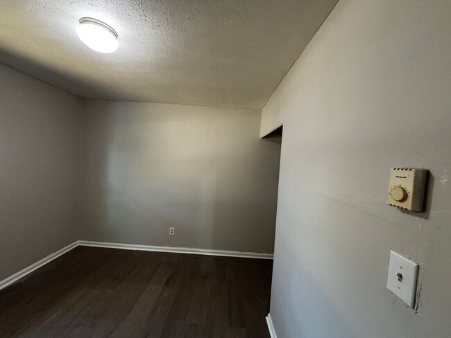 Building Photo - 3 BED 1 BATH IN FAYETTEVILLE NC