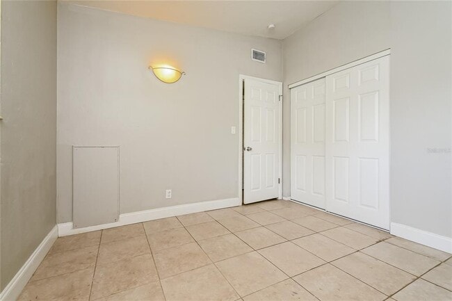 Building Photo - 3521 Schwalbe Dr