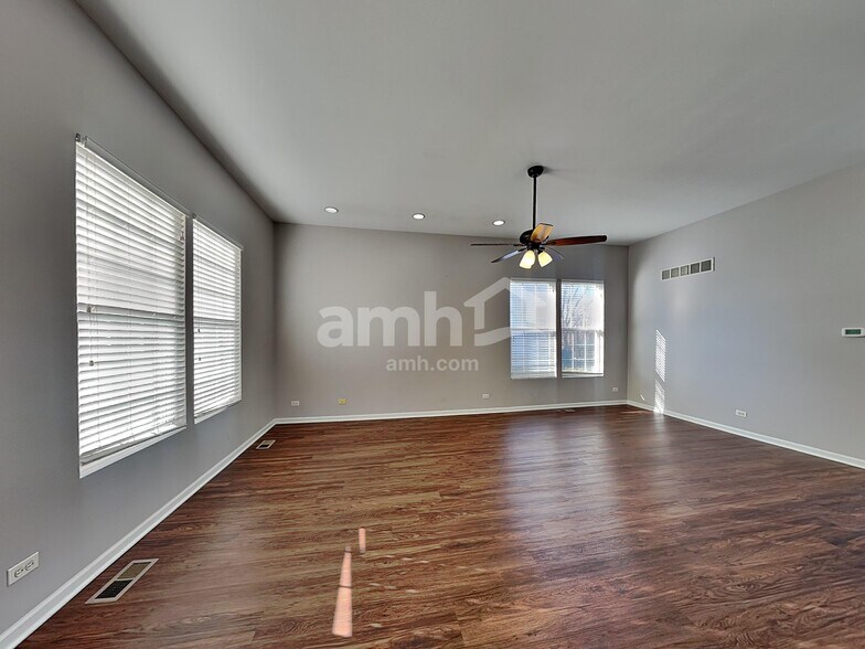 Building Photo - 2364 Chesapeake Bay