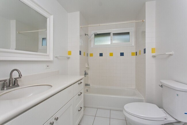Building Photo - Fully Renovated 4BD in Kuli'ou'ou Valley, Garage-Driveway, Spacious Yard, and Work Shed PETS ALLOWED
