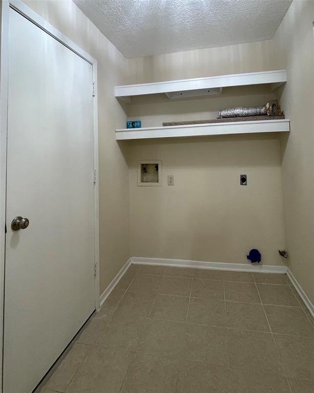 Building Photo - 15307 Pebble Lake Dr