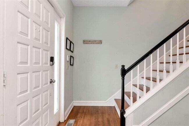 Building Photo - 3978 Pineshore Cir