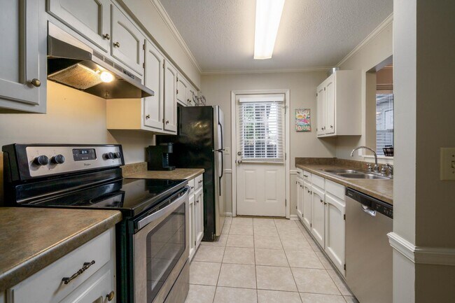 Building Photo - 1032 Fairfax Dr