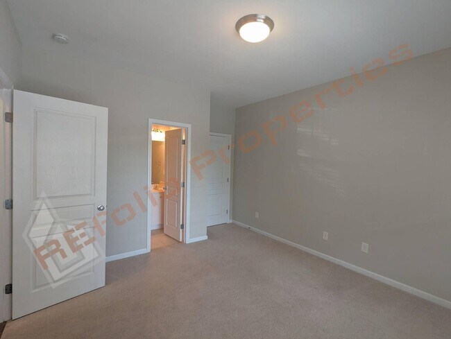Building Photo - Great Location 3 Story 3 Bedroom, 3.5 Bath...