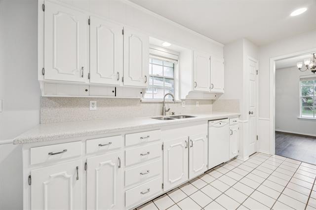Building Photo - 1800 Midcrest Dr