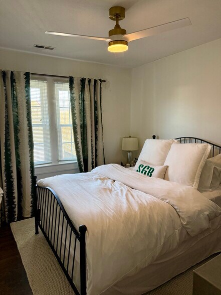 Building Photo - 1946 Guilford Rd