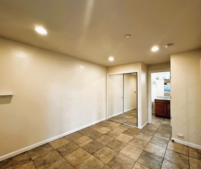 Building Photo - 705 Carlin Ct