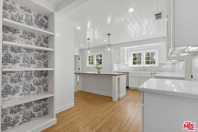 Building Photo - 12005 Hesby St