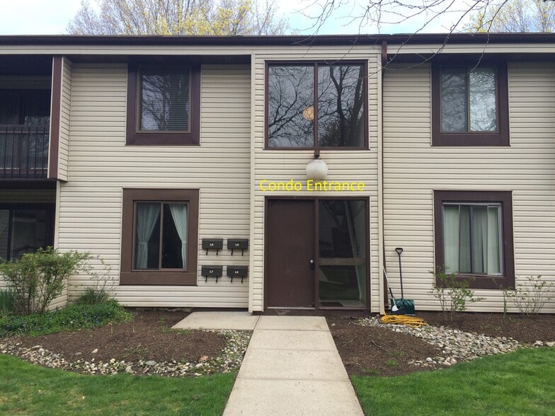 Condo Entrance - L6 Twin Rivers Dr N