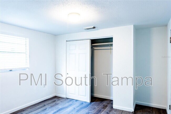 Building Photo - 3402 W Van Buren Dr