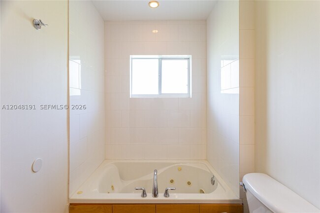 Building Photo - 2782 SW 33rd Ave