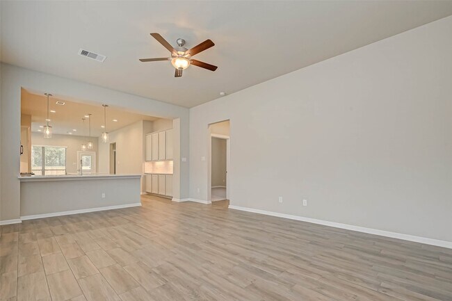 Building Photo - 348 Rise Ln