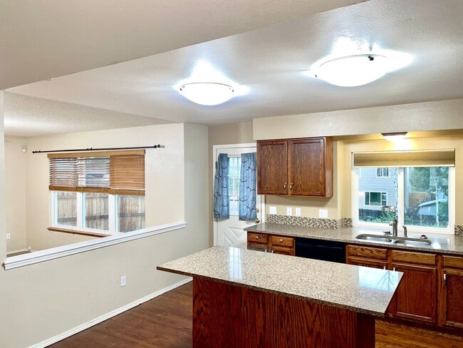 Building Photo - STOP LOOKING, YOU FOUND YOUR NEXT HOME!