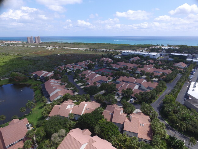 Building Photo - 508 Sea Oats Dr