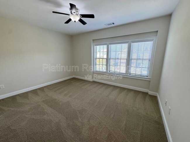 Building Photo - 3578 Strath Dr