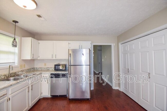 Building Photo - 5935 Bloomsbury Dr